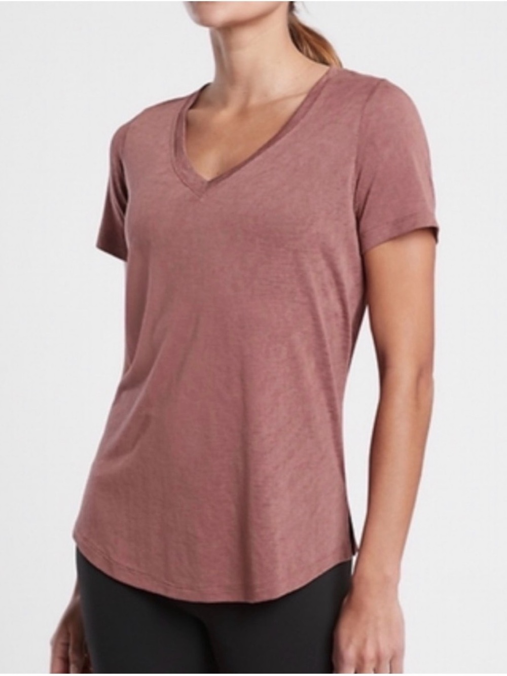 🍋 ATHLETA Breezy Scoop V-Tee Shirt Dusty Rose Mauve Medium